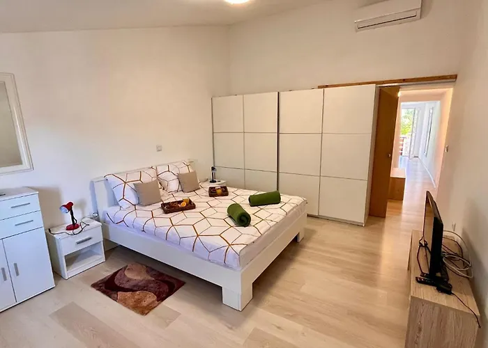 Dominik * Πούλα